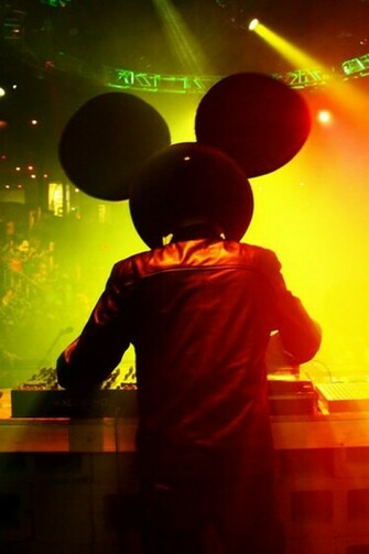 Deadmau5 Music Artists Wallpaper For iPhone