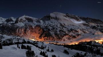 Ski Town Wallpaper Top Background