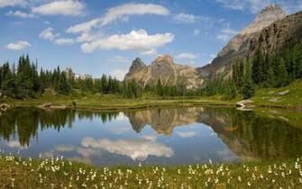 Beautiful Mountain Lake HD Wallpaper
