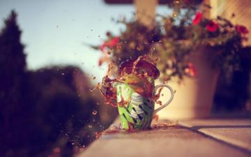 Splash Of Coffee Cup Wallpaper