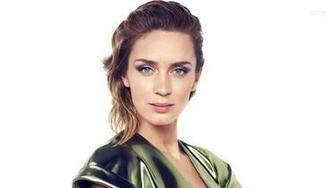 Lovely Emily Blunt Wallpaper Full HD Pictures