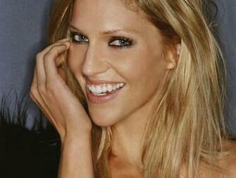 Tricia Helfer Battlestar Galactica Wallpaper