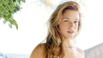 Amanda Righetti Wallpaper