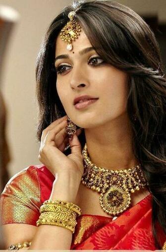 Anushka Showing In Pink Saree Gallery And Stills Telugu Cinema