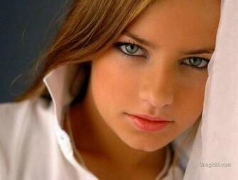 Female Celebrities Awesome Model Wallpaper Snegidhi