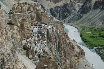 Buddhist Monastery In The Himalayas Tibetan Wallpaper