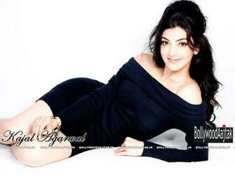 Wallpaper Background Kajal Agarwal Bikini