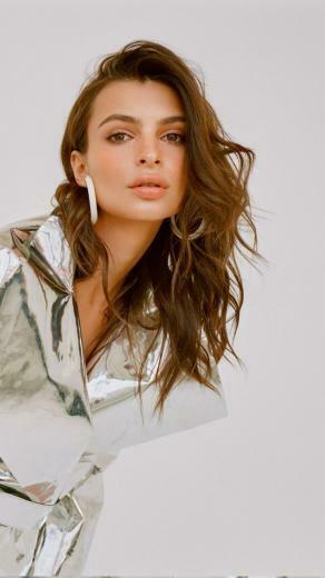 Emily Ratajkowski Photoshoot Wallpaper
