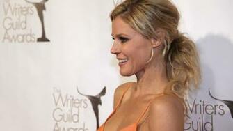 Julie Bowen Wallpaper Image Photos Pictures Background