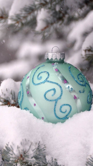 Try To Use Christmas Wallpaper For iPhones