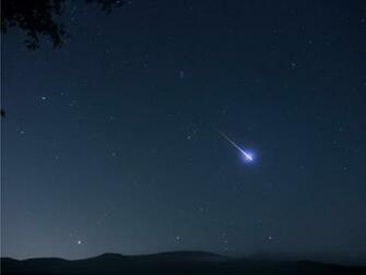Lone Shooting Star 4k Wallpaper