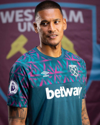 Alphonse Areola In Blue Jersey Wallpaper
