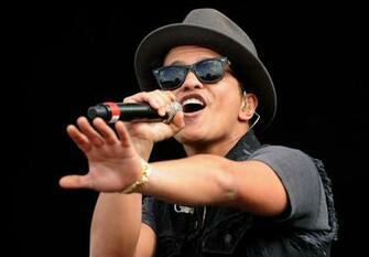Singer Bruno Mars Wallpaper 1080p Resolution
