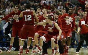 Wallpaper Wisconsin Badgers Versus Arizona Wildcats