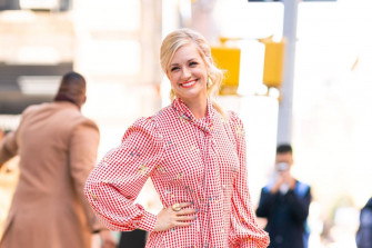Actress Beth Behrs Speaking At The Aol Build Series Wallpaper