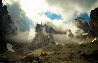Misty Mountains Wallpaper Pictures