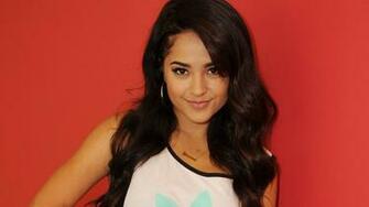 Shower Becky G For