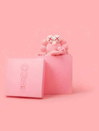 Yei Gonzalez On Love Kaws iPhone Wallpaper