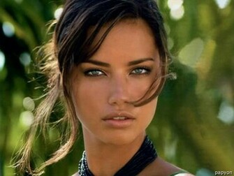Adriana Lima Fondos Wall