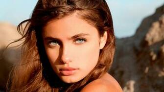 Taylor Hill Wallpaper Image