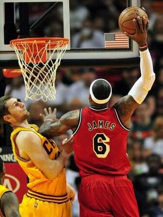 Cavs Lebron James Dunk Wallpaper Dark Brown Hairs