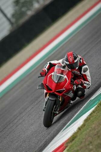 Hail To The King Ducati S New Panigale V4r Is Most Powerful