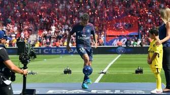 Ligue Neymar Proves To Be Psg S Man Watch Even In