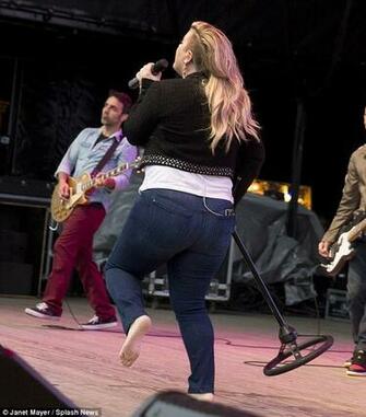 Kelly Clarkson S Feet