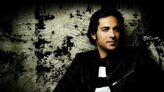 Zachary Levi Wallpaper