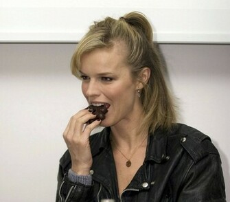 Fashion Eva Herzigova Wallpaper