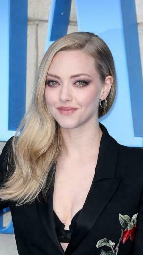Amanda Seyfried Smile Actress Wallpaper My