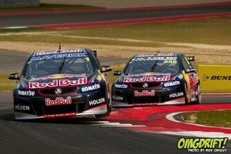 V8 Supercars Drivers Go Drifting In The Rain Video Car Wallpaper