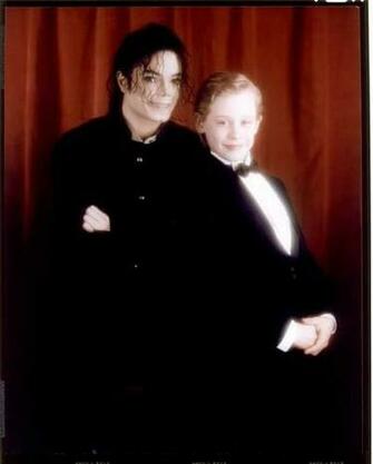 Black Or White Image Michael And Macaulay Culkin HD