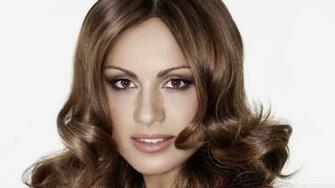 Nazan Eckes Portrait Wallpaper