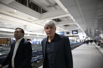 Rod Blagojevich With Lawyer Wallpaper