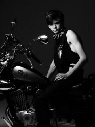 Thomas Sangster Image Brodie Wallpaper
