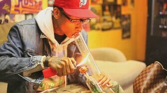 Wiz Khalifa Smoking A Bong Rap Wallpaper