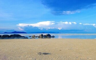 Peaceful Seaside Wallpaper
