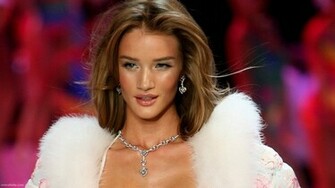 Rosie Huntington Whiteley Wallpaper