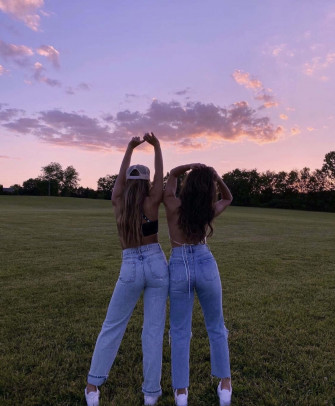Best Friend Aesthetic Wallpaper