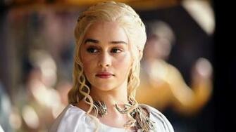 Game Of Thrones Cast Emilia Clarke As Daenerys Targaryen Wallpaper