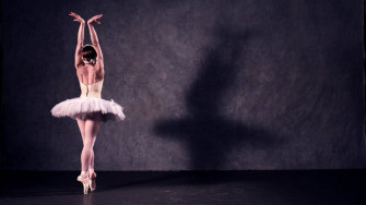 Dance Pose Picture Wallpaper