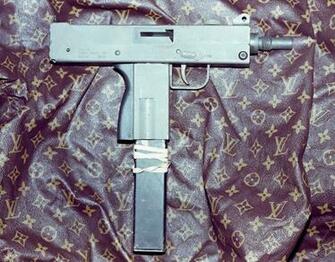 Guns Money And Weed Foto Artis Candydoll