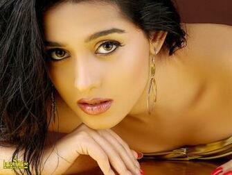 Online Forex Trading Express Amrita Rao Wallpaper