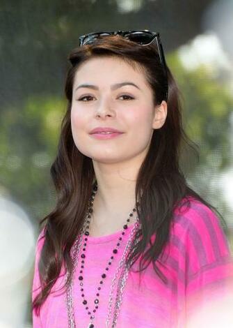 Miranda Cosgrove HD Wallpaper Celebrity Actress