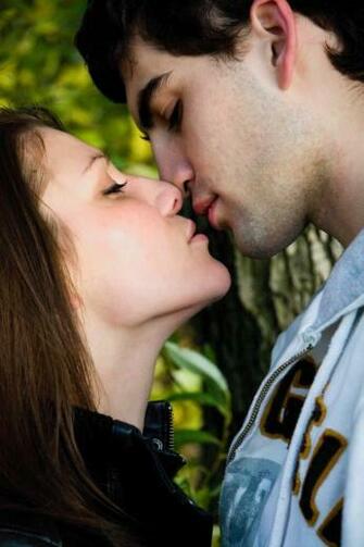 Most Romantic Kissing Wallpaper Hot HD