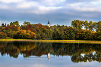 Placid Lake In The Autumn Wallpaper