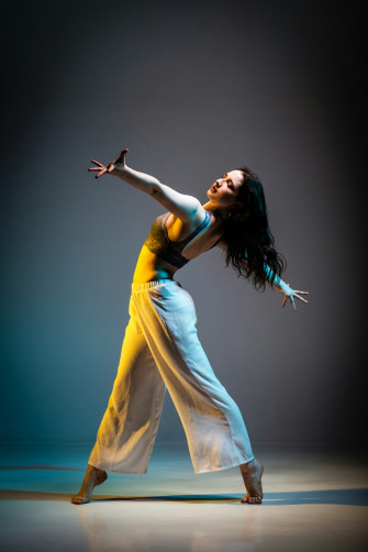 Dance Pose Picture Wallpaper