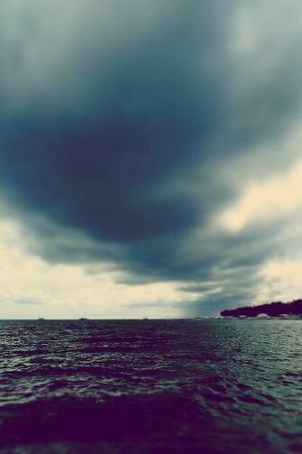 Storm iPhone HD Wallpaper