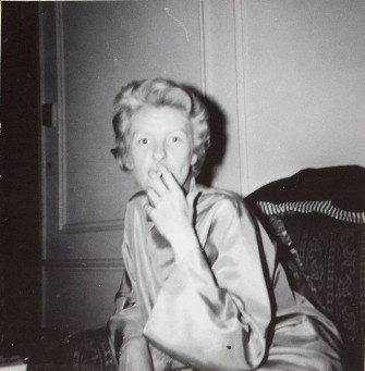 Actress Elaine Stritch Smoking Candid Wallpaper